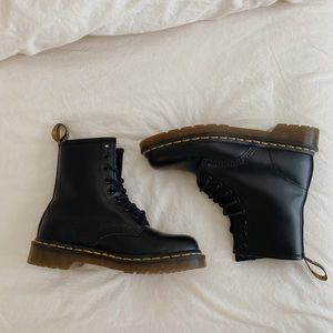 1460 Smooth Black Dr. Martens